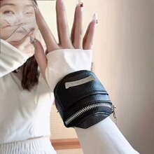 黑色手腕包女小众设计辣妹包2024新款腰包甜酷风胸包零钱包耳机包