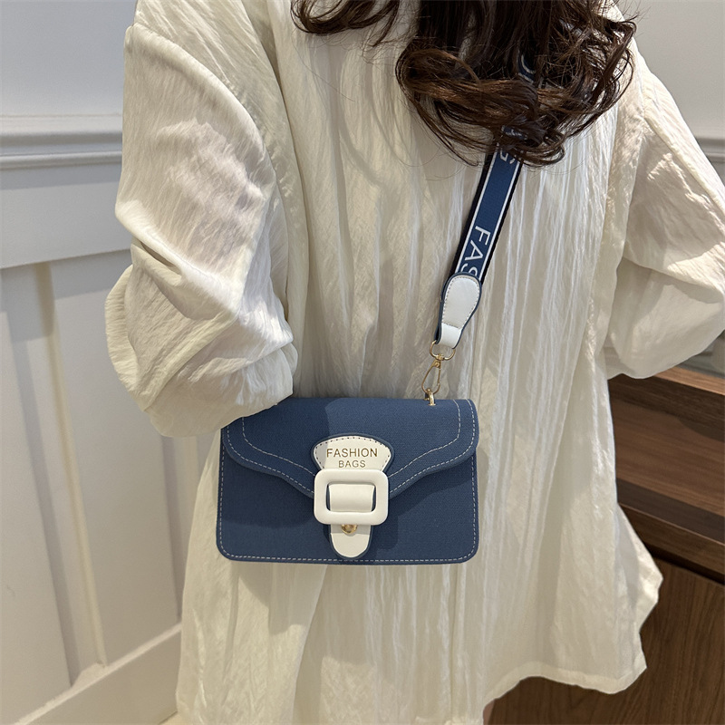 Bolso de estilo occidental para mujer 2024 nuevo bolso cuadrado pequeño de moda con tirantes anchos a juego, bolso de mensajero para estudiantes, bolso de hombro de tendencia de moda