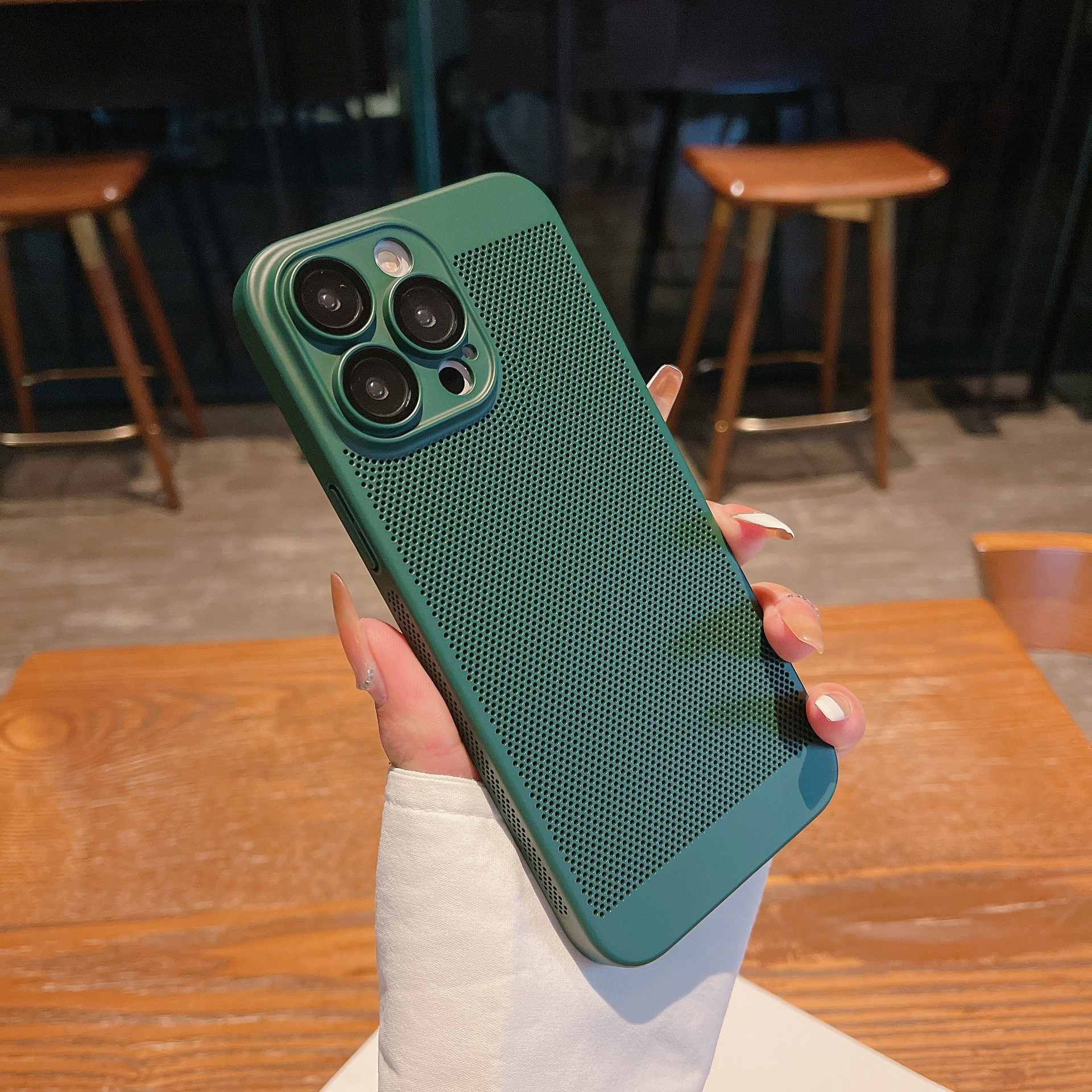 Adecuado para el verano iPhone15 enfriamiento transpirable teléfono móvil caso de malla Apple 13promax lente película cubierta PC