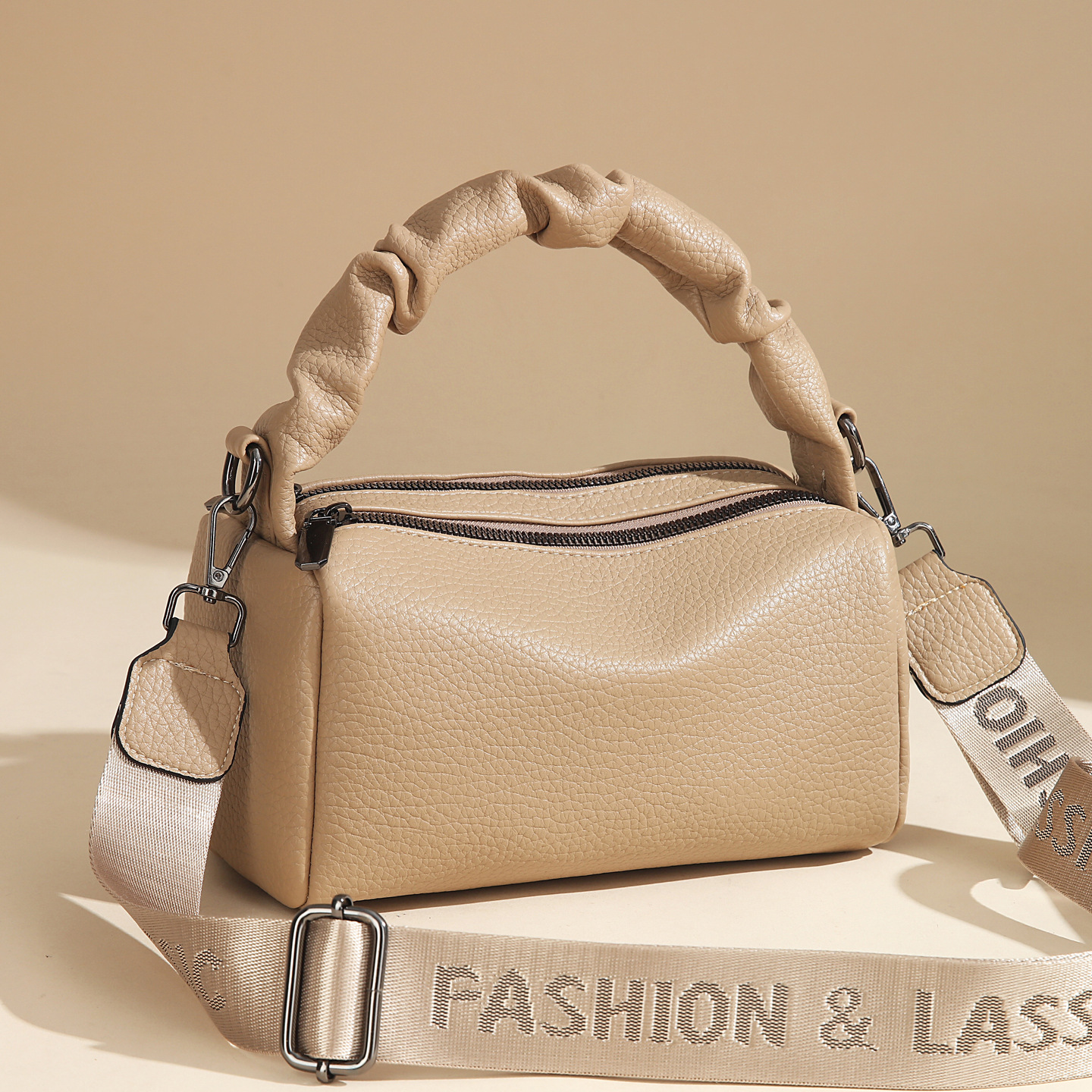 2025 nuevo bolso de mensajero de estilo perezoso de moda simple y versátil, hombro ligero de moda