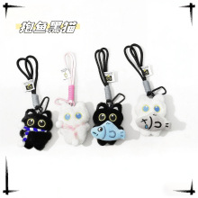 新款抱鱼黑猫玩偶公仔挂件可爱吱吱叫小黑猫情侣包包抓机公仔批发