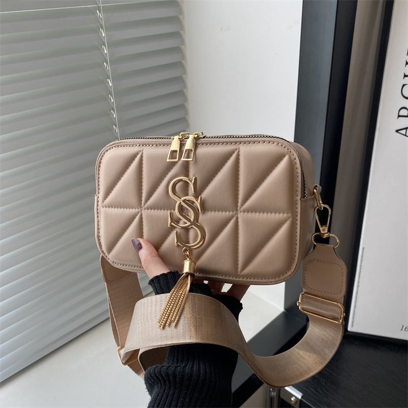 Bolso de moda de bordado de diamante 2024 nuevo estilo coreano de estilo personal ocio de viaje mochila de hombro mochila de estilo occidental