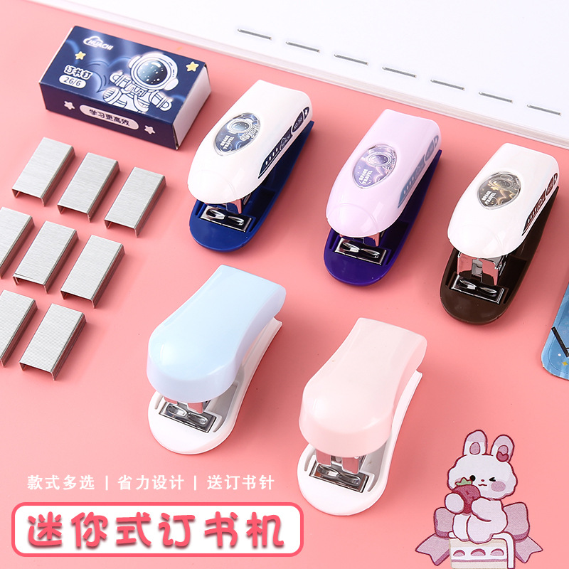 Estudiante pequeño grapadora mini conveniente grapadora de dibujos animados grapadora encantadora grapadora de papelería para niños premios