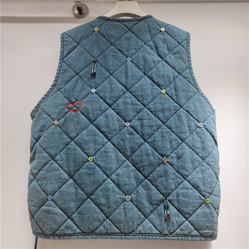 Estación europea de otoño y invierno 2025 nueva moda de cuello en V hebilla de una sola fila chaqueta de vaqueros de algodón de moda