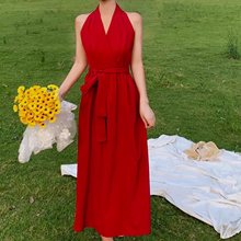 法式复古红色挂脖连衣裙女夏季新款高级感气质收腰显瘦无袖长裙子