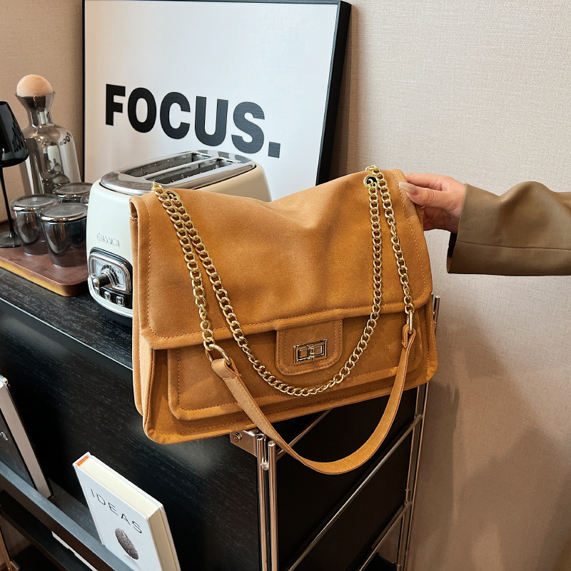 Large capacity for women's autumn and winter 2023 new fashionable frosted chain crossbody commuting tote bag_voghion.com