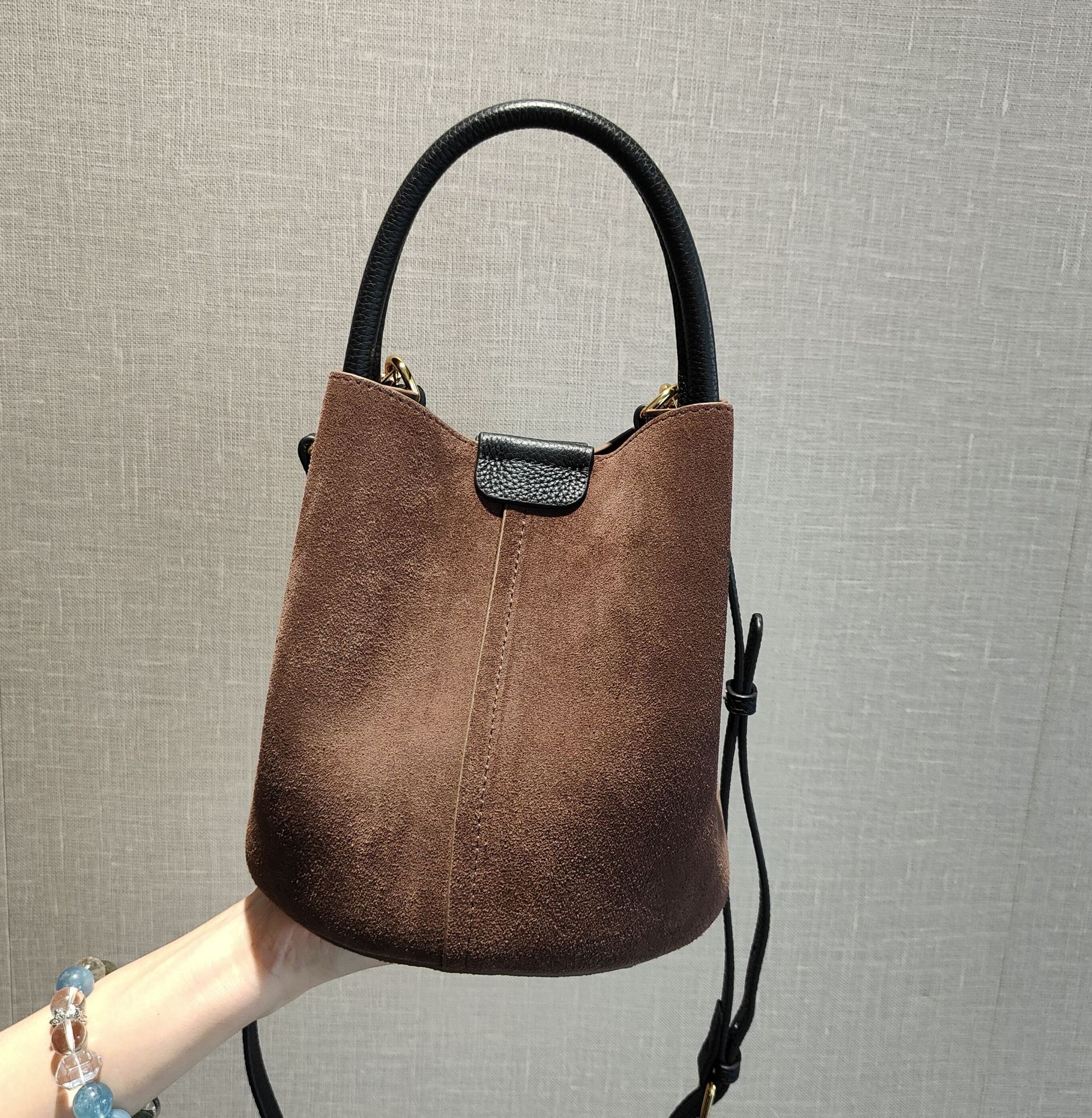 レディースバッグ 2025 新しいレディースバッグクロスボディバッグハイエンド本革ハンドバッグバケットバッグ第一層牛革ソフト