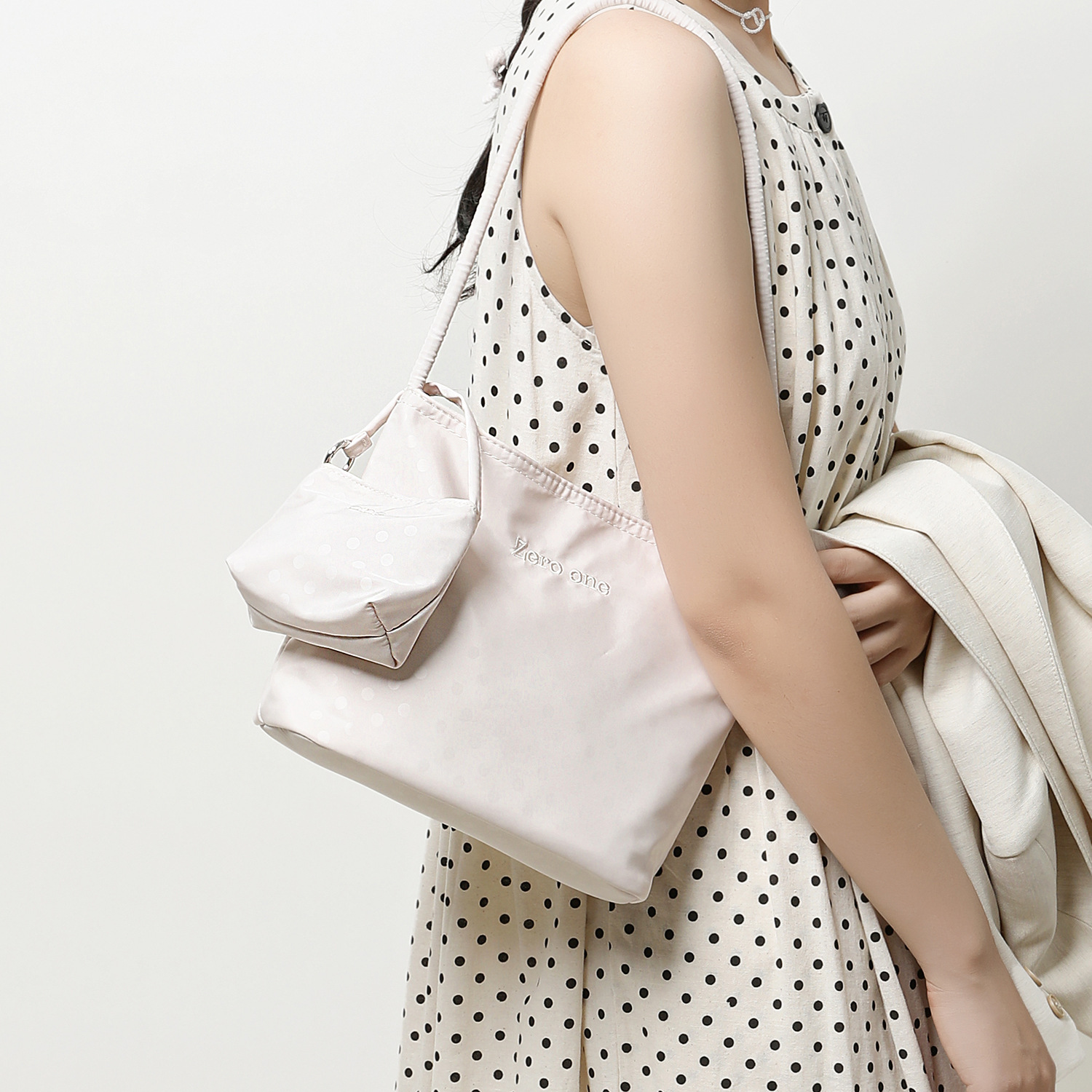 Korean-style polka dot underarm bag for women, 2026 autumn niche nylon tote bag, daily commuter handbag, shoulder bag