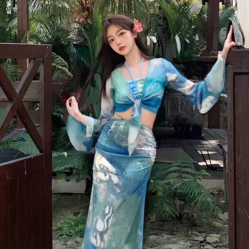 2025 nuevo vestido de playa de vacaciones de aguas termales bikini de cuatro piezas puro deseo sexy traje de baño bikini mujeres al por mayor