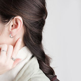 Брендовые минималистичные глянцевые модные универсальные серьги, в корейском стиле