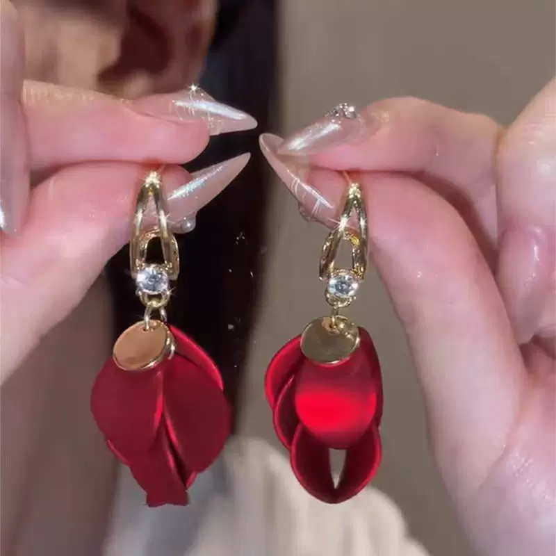 小众气质红色磨砂花瓣耳环女轻奢高级感时尚优雅耳坠银针精致耳饰