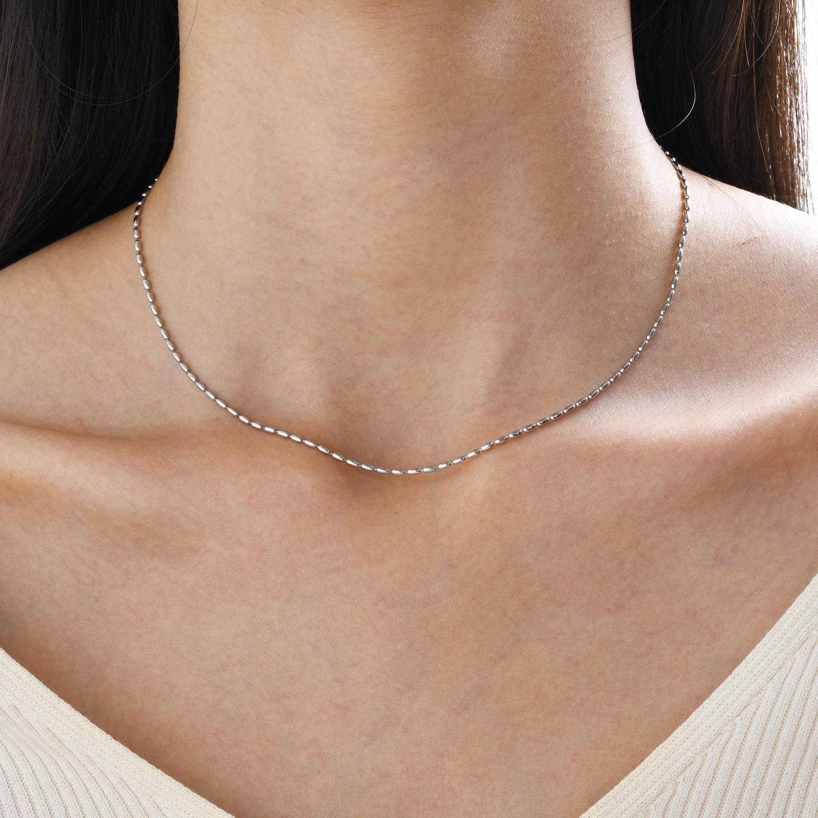 Cadena de clavícula de acero inoxidable estilo europeo y americano con cuentas pequeñas, collar fino para mujer, acero de titanio simple y versátil._voghion.com