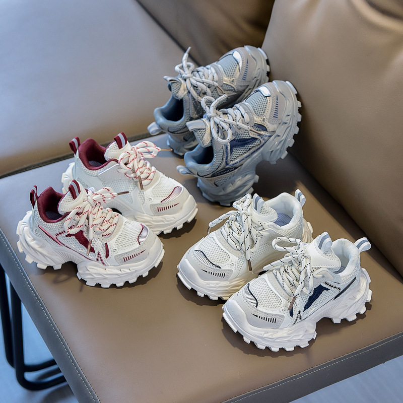 Zapatos deportivos para niños 2026 primavera y otoño nuevos niños y niñas neumáticos transpirables zapatos para padres zapatos de estudiantes zapatos deportivos ecológicos