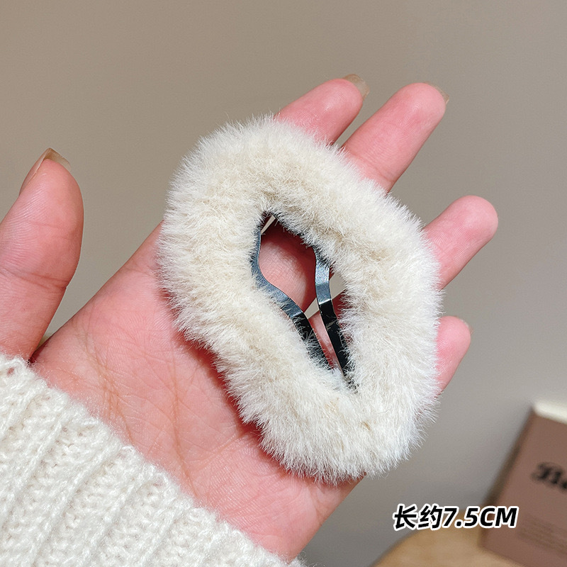 Un patrón de clip de pelo al por mayor nuevo mercado nocturno joyería de tarjeta de pelo al por mayor barraca de venta caliente clip de boca de pato joyería image 209