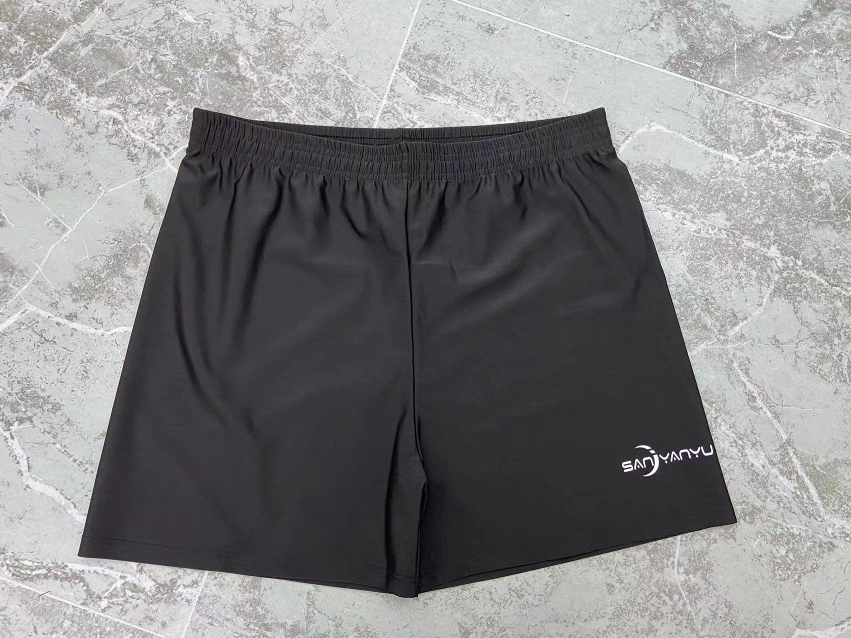 Simple-colored swimming trunks with extra-large waistbands, minimalist single-color plus-size men's swimming trunks for the beach, hot spring, and sand.