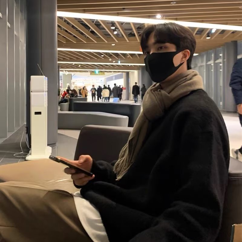 Suéter grueso suelto de otoño e invierno, suéter de punto japonés de tendencia coreana para hombres, abrigo de suéter perezoso estilo de invierno ins Hong Kong