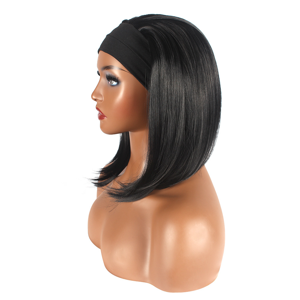 Women's Simple Style Holiday Party High Temperature Wire Short Straight Hair Wig Grip display picture 3