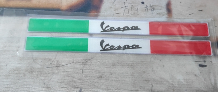 짧은 기장 삼색 스트라이프 VESPA