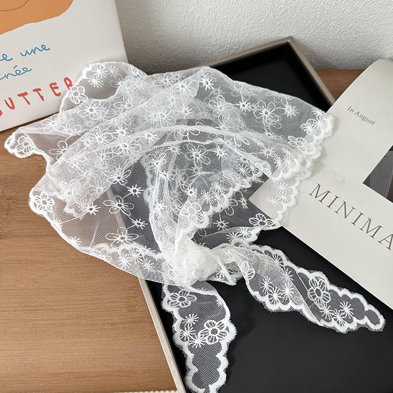 Pañuelo triangular de encaje para mujer Pañuelo francés de verano fino Pañuelo de seda Baotou Decoración retro Estilo pastoral Fotografía primavera