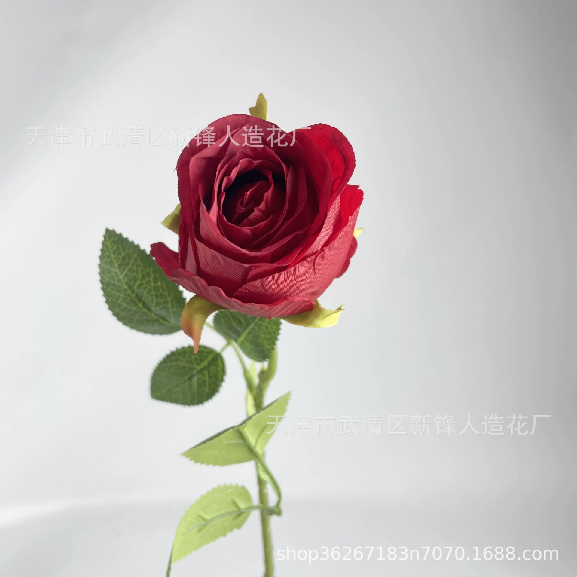 Розовая сливовая ложбинка Bulgarian False Flower Plastic Flower Decoration шелковый цветок Гостиная имитационная цветочная композиция для свадьбы
