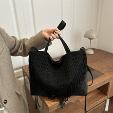 洋气纯色流苏百搭休闲托特包女个性铆钉时尚高级感气质单肩包