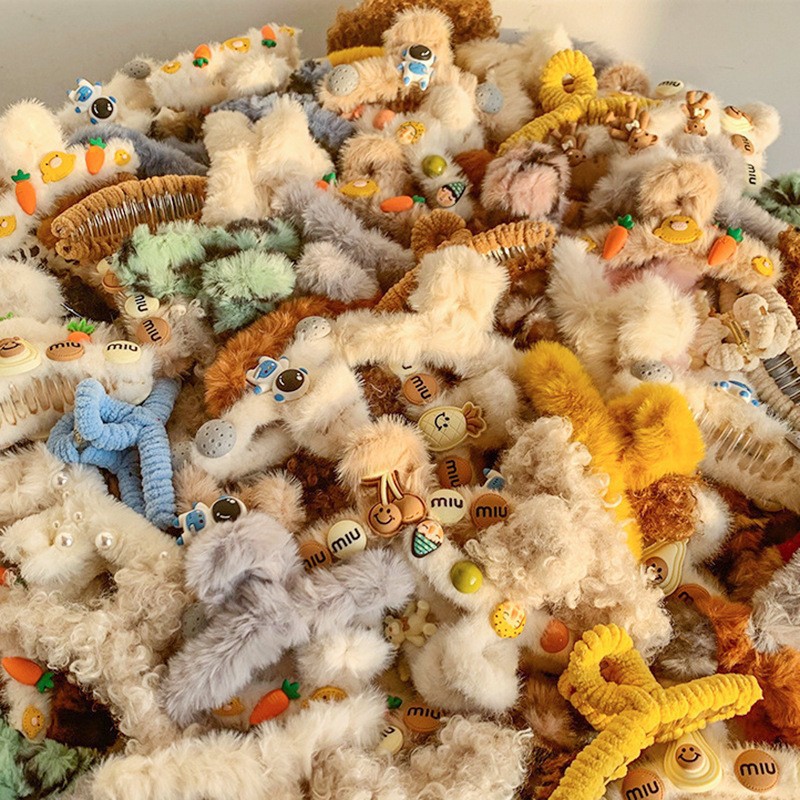 Winter and Autumn Plush Claw Hair Clip for Women, Rear Brain Shell Braided Hair Clip, Simple and Elegant Shark Hair Clip Headband, Hairpin Wholesale