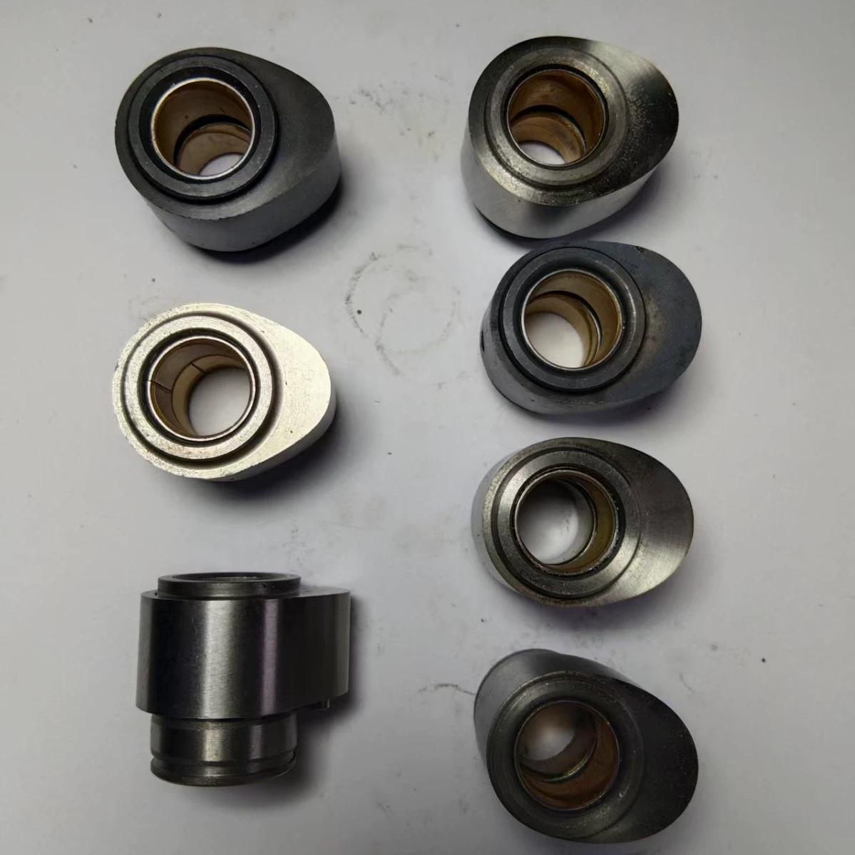 Распредвалы используются в мотоциклах, авиамоделях, воздушных компрессорах, сельскохозяйственной технике и других аксессуарах, с высокоточными подшипниками и валами.