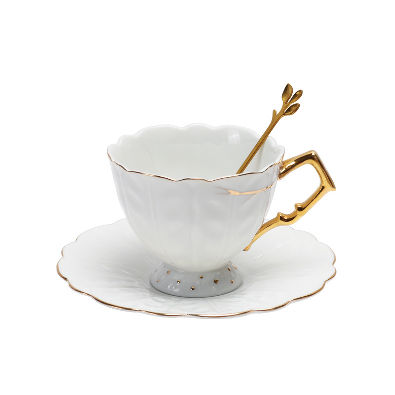 De gama alta de estilo europeo de cerámica taza de café y platillo traje exquisito británico pintura de oro juego de té de la tarde pareja taza de té perfumada