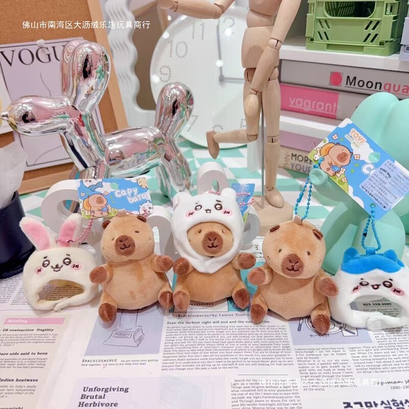 漫画自虐的なクマの帽子モルモットぬいぐるみ人形カピバラ人形小さなペンダント漫画クリエイティブヘッドギアモルモット|undefined
