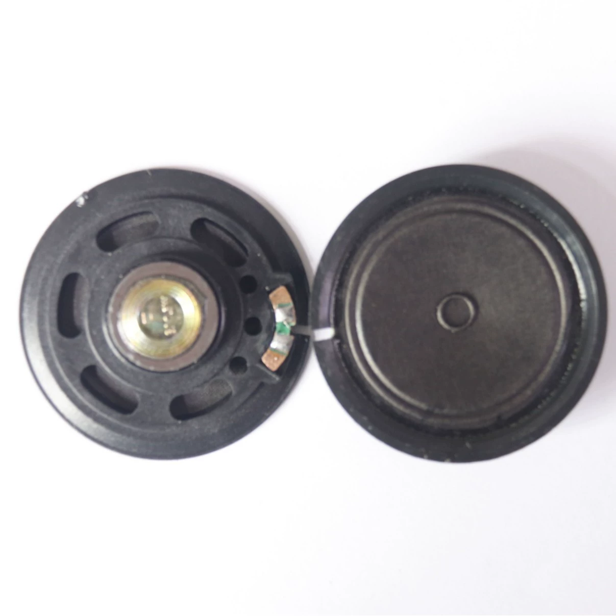 В наличии, прямые поставки: 57-мм стандартный большой магнитный бумажный динамик (8 Ом, 16 Ом, 32 Ом, 0.5 Вт) для игрушек, внешний магнитный динамик