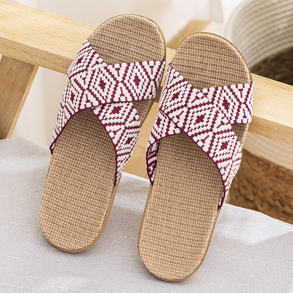 다이아몬드 모양의 로즈 레드 24개