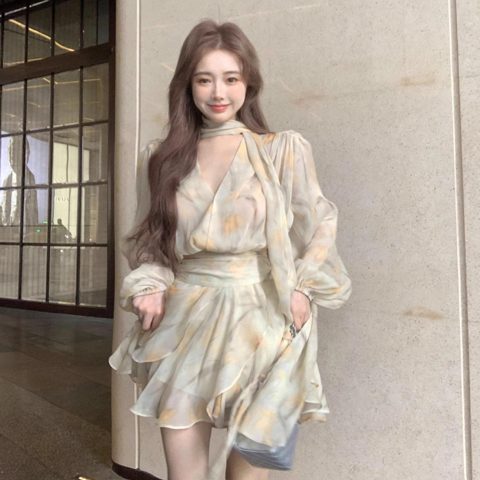 French Floral V-Neck Long-Sleeved Chiffon Dress for Women in Autum with Gentle Design and Unique Waist-Cinching A-Line Short Skirt