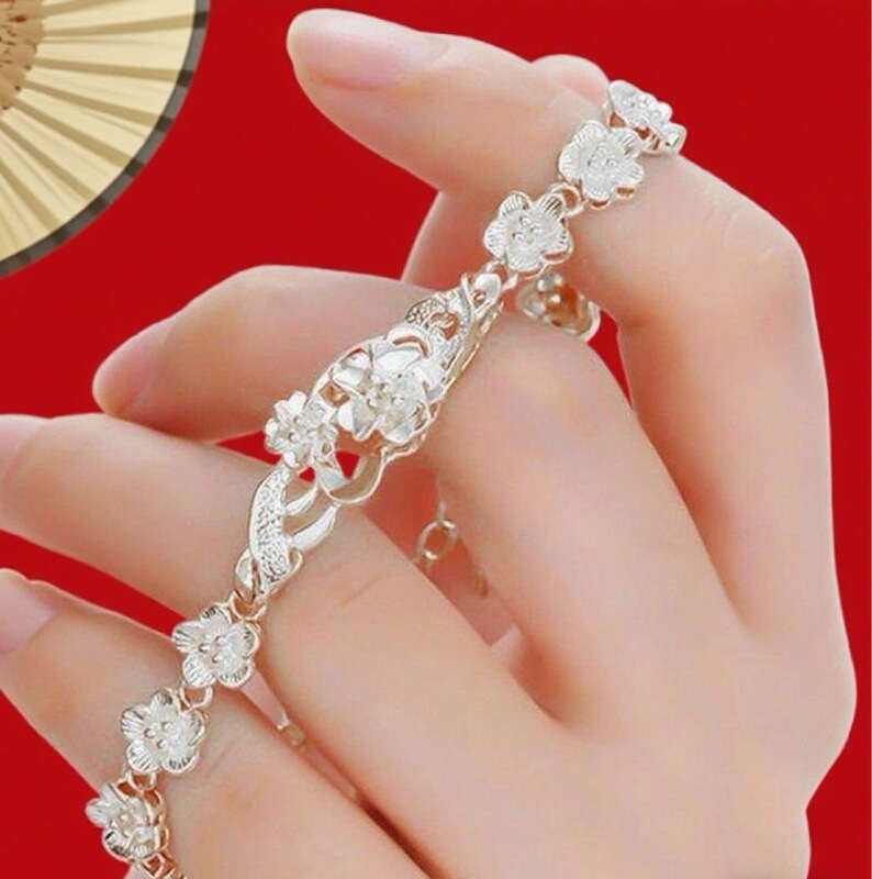 [Hot Style] Official Authentic Silver-Plated Bracelet for Women, Retro Elegant Plum Blossom Bracelet That Does Not Fade, Gift to Mother
