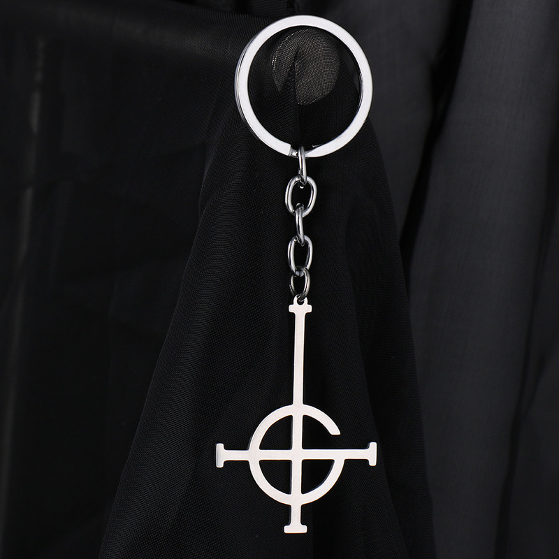 European and American fashion new personalized three-dimensional Ghost metal ghost cross shape car keychain gift pendant
