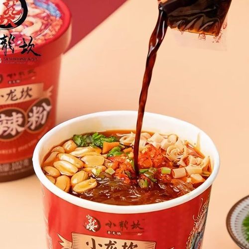 Little Dragon Kan Sour and Spicy Glass Noodles Bucket with Chongqing Sweet Potato Noodles, Golden Soup Beef, Spicy Convenient Instant Meal, Whole Box Retail and Wholesale