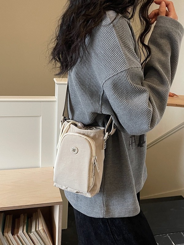 Bolso de nylon ligero de moda 2026 nuevo bolso de teléfono móvil simple versátil bolso de hombro de moda para mujeres