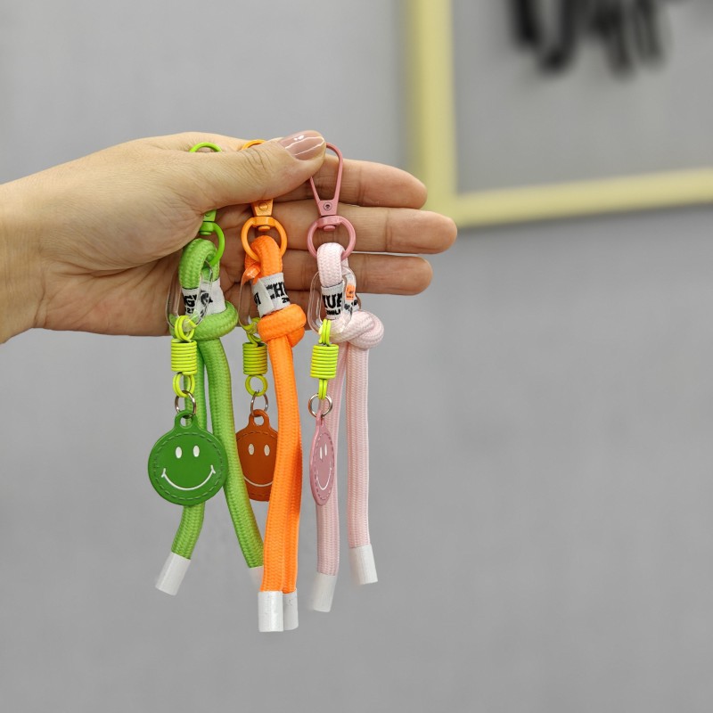 Sonriente cuerda de trenzado llaves de coche bolsos colgantes bolsos accesorios de ropa en caso de teléfono móvil cuerda de color