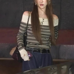 早秋季软糯慵懒风韩系设计感小众不撞款绝美一字肩条纹百搭针织衫