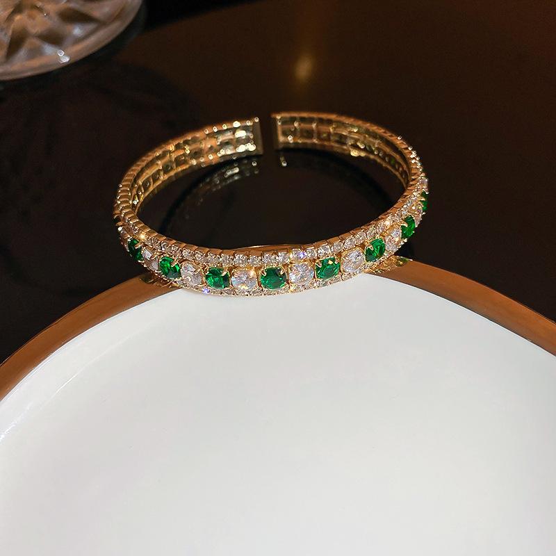 9 pulsera abierta con diamante cuadrado
