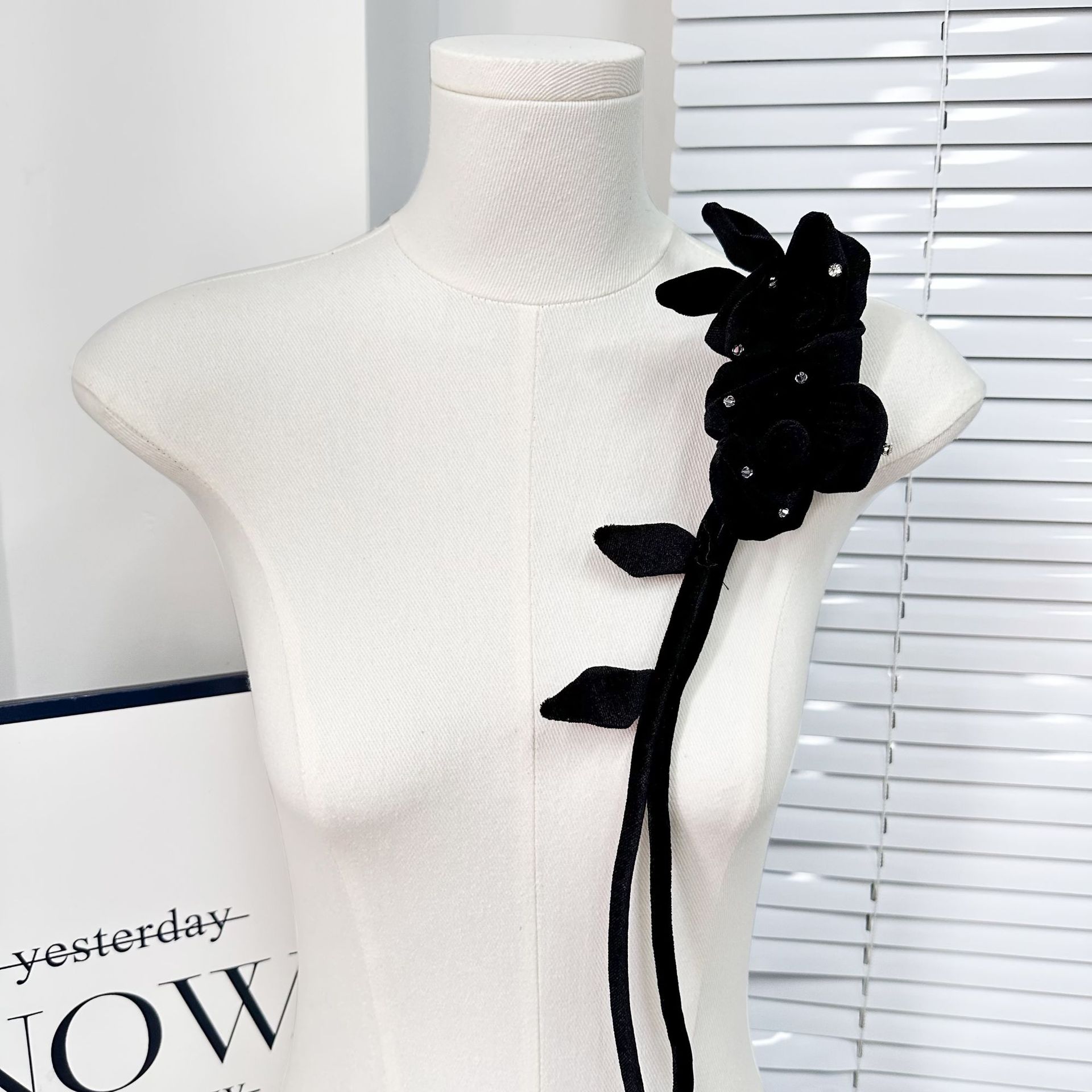 Nuevo estereoscópico tela flor broche pin desmontable bolsas decorativas toque de cabeza suéter chaqueta accesorios decorativos image 7