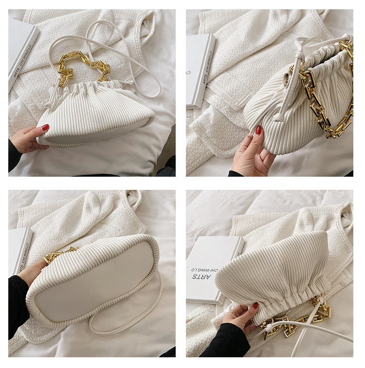 Unique Petit Sac Polyvalent Sac De Messager 2021 Nouveau À La Mode D'été De Femmes De Mode Épaule Aisselles Sac Plissée Seau Sac display picture 13