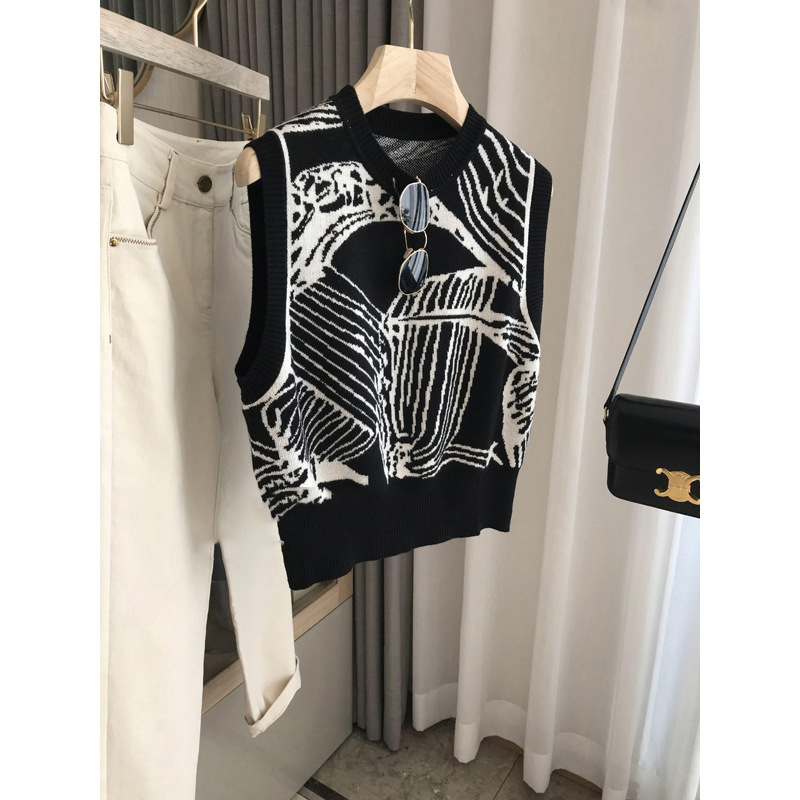 Autumn fashionable trend retro knitted vest