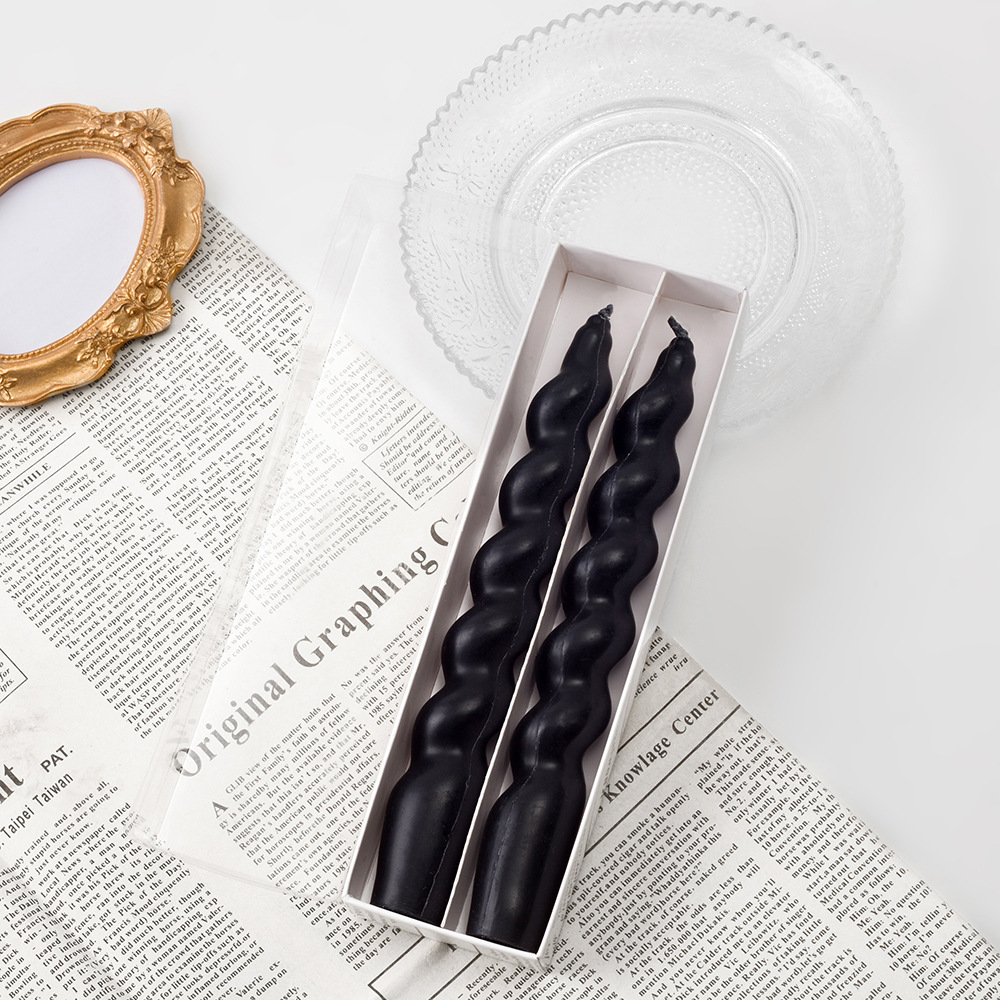 Färgglada vridna ljus för romantiska middagar_voghion.com