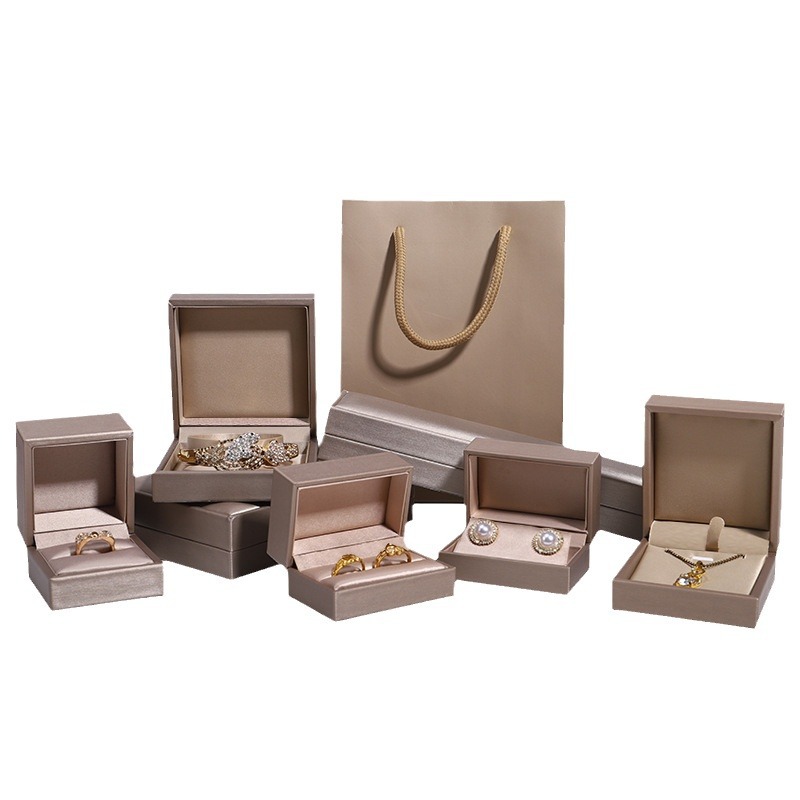 Caja de joyería de PU cepillado, exquisita caja para anillos, pendientes y colgantes, caja de embalaje para pulseras y collares al por mayor image 6