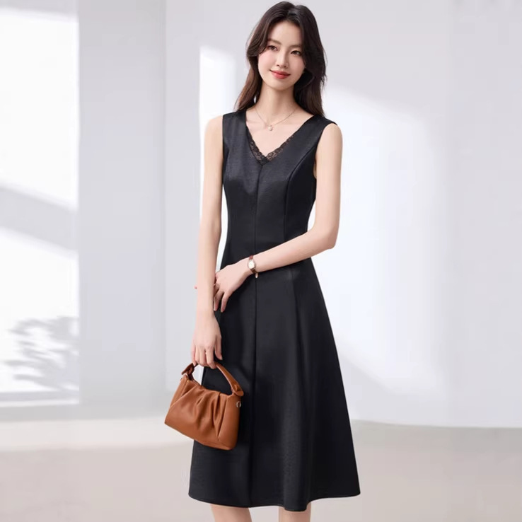 Black Lace-Trimmed Sleeveless Dress for Women, New Summer Style, Waist-Cinching, Slimming, Fashionable and Elegant Mid-Length Dress Suitable for Wearing under a Suit
