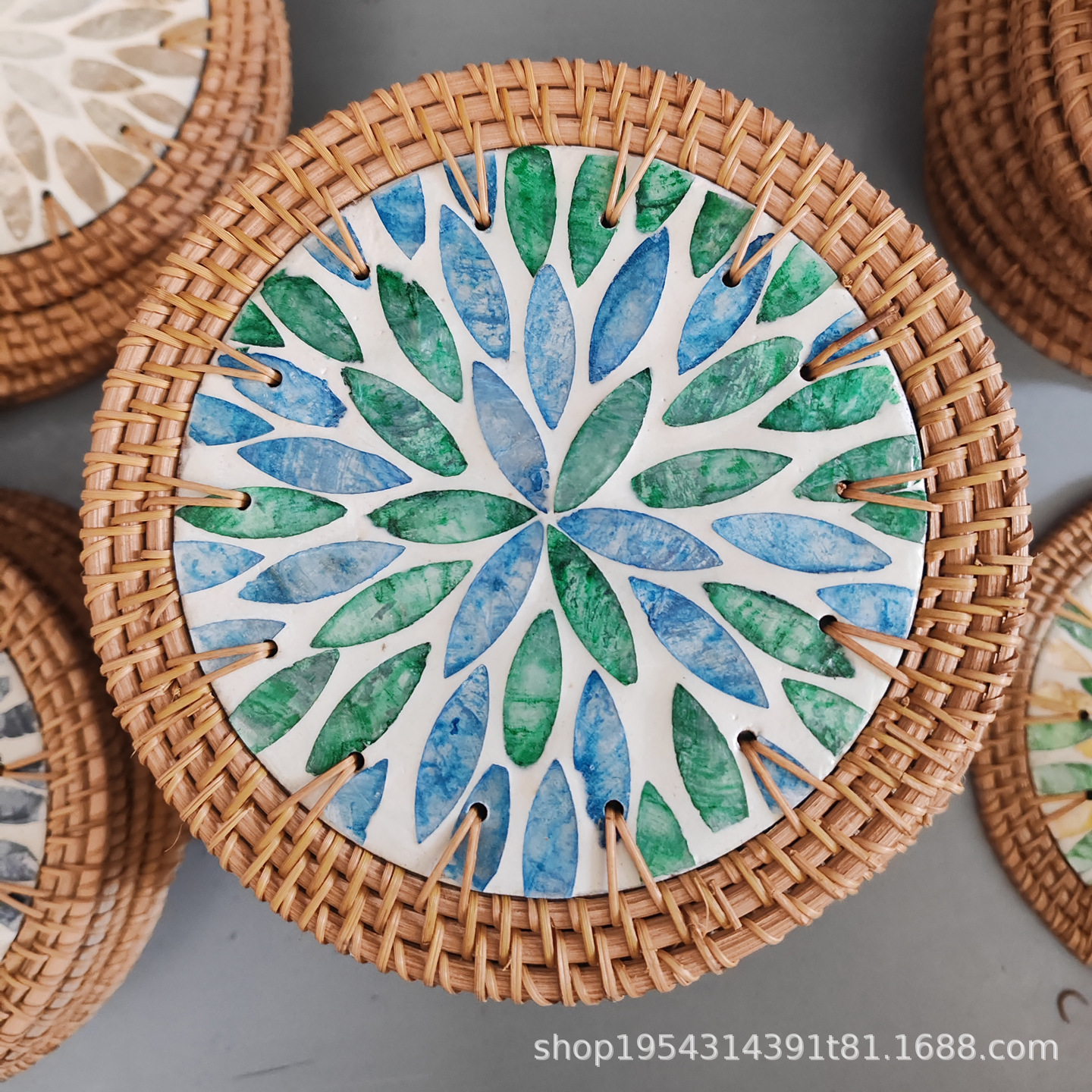 Alfombrilla aislante de concha, posavasos para hoteles y hostales, alfombrilla de desayuno con borde de ratán, alfombrilla antisalpicaduras para mesa de café, aislamiento térmico y protección contra quemaduras.