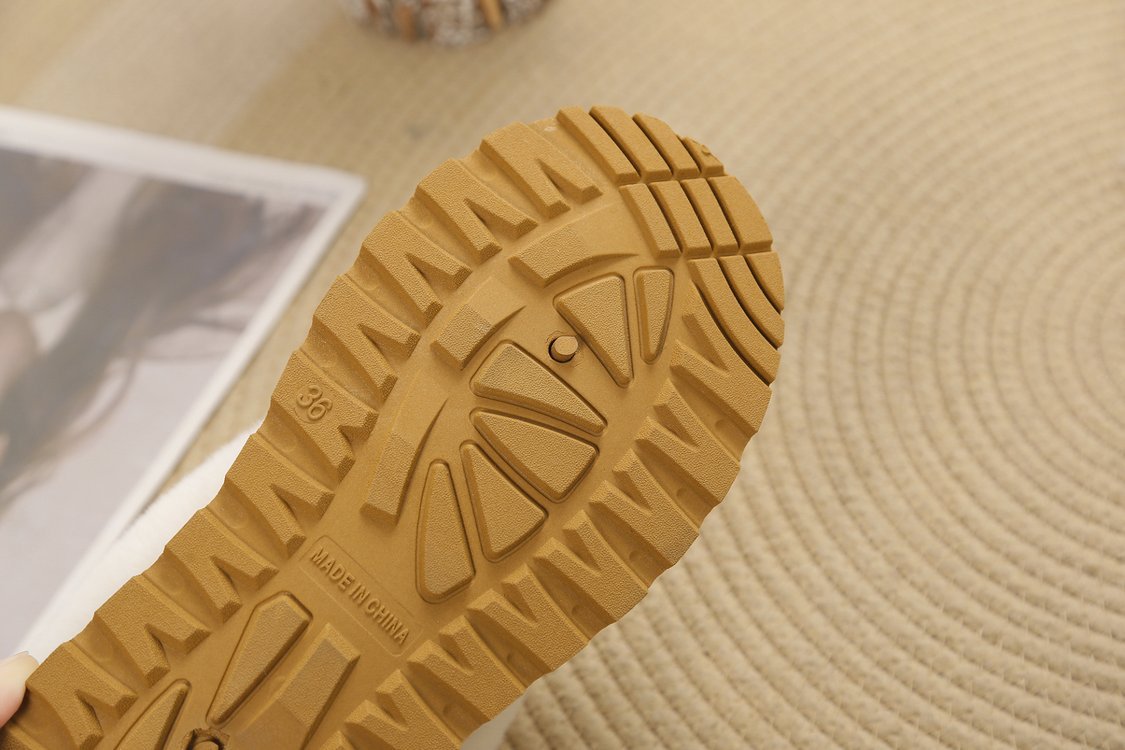 A new winter slip-on snow boots women's shoes plush one cotton shoes plus velvet thickened_voghion.com