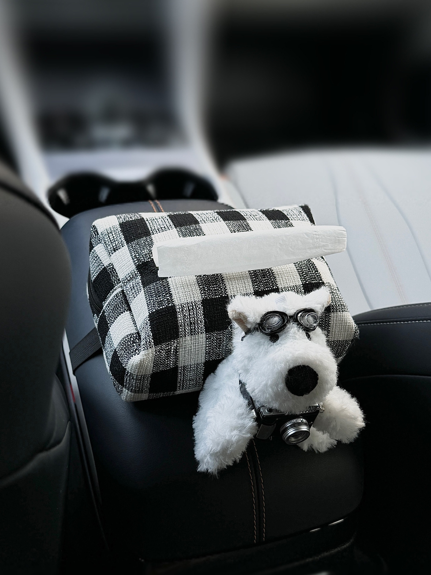 Creative and Cute West Highland Car Tissue Box, Car Interior Doll Armrest Tissue Box, High-End