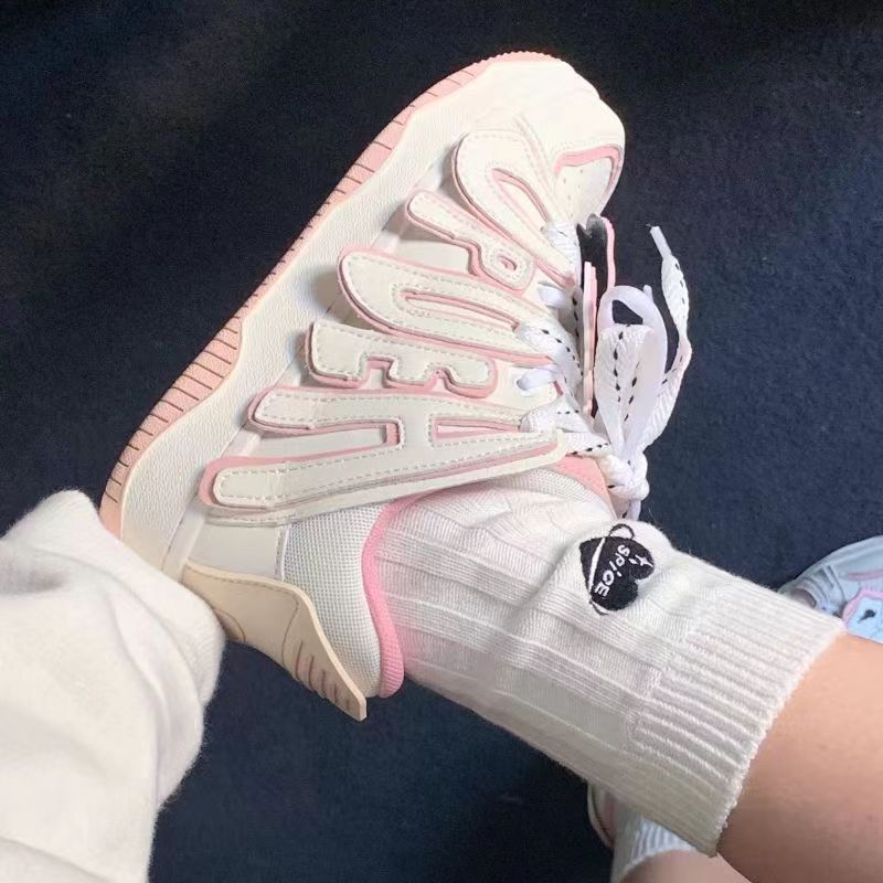 Diseño de dibujos animados zapatos de pan transpirables letras de suela gruesa zapatos de skate para mujeres 2024 otoño nuevos zapatos casuales para parejas