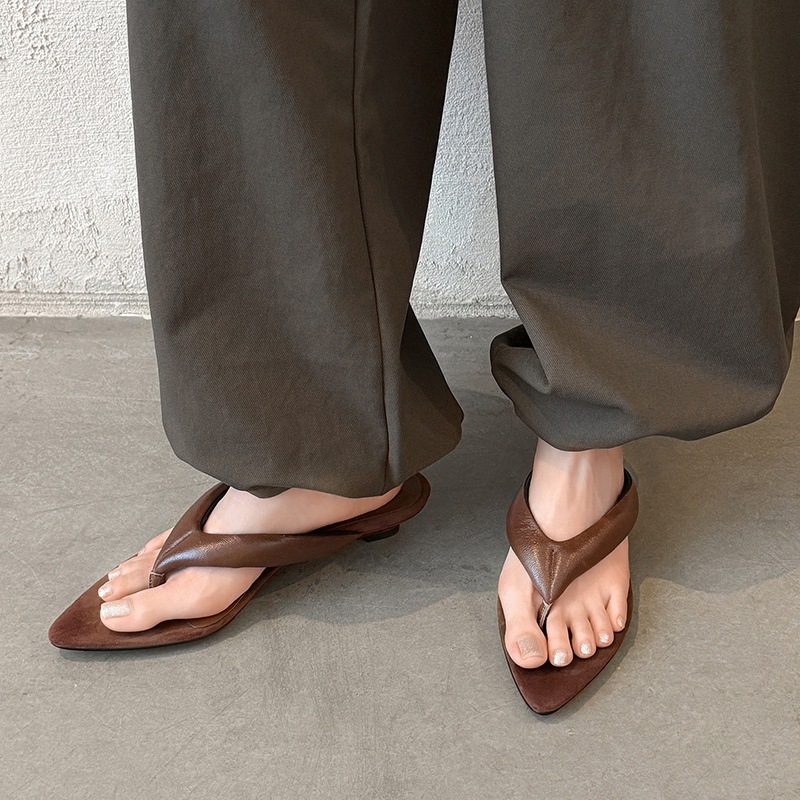 Dép xỏ ngón nữ mũi nhọn da dê, gót chéo 3 cm, phong cách Hàn Quốc — màu nâu
